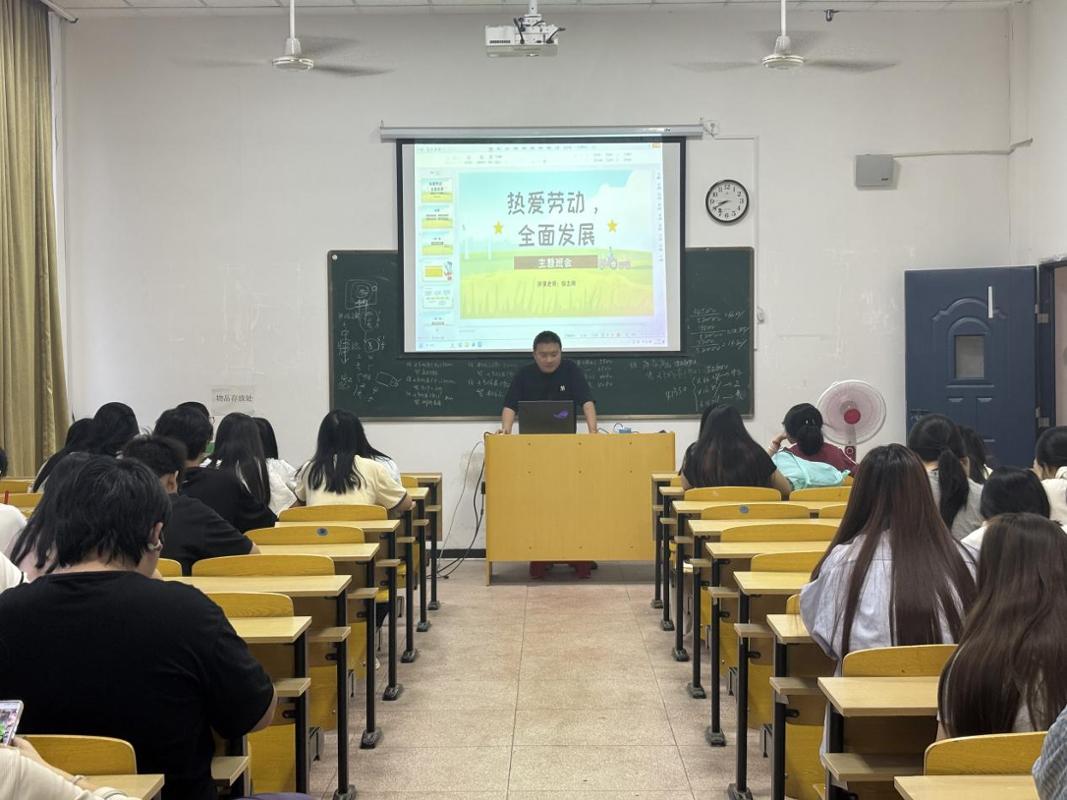 電子商務與管理系開展2025年勞動教育宣傳展示月系列活動 以市場營銷策劃服務深化實踐育人